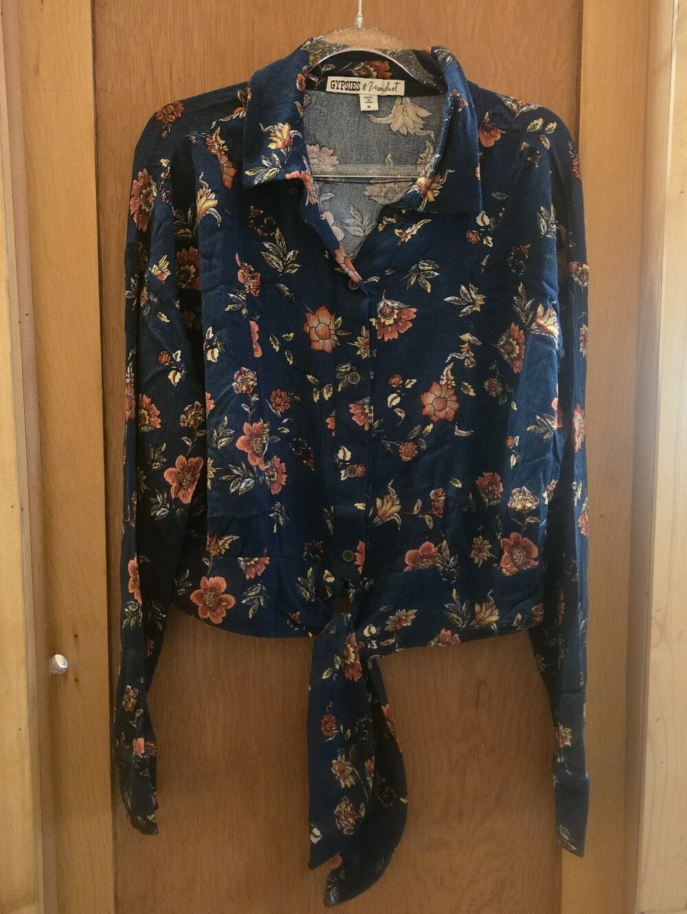 Gypsies & moondust New with tags womens medium 100% rayon tie front long-sleeve